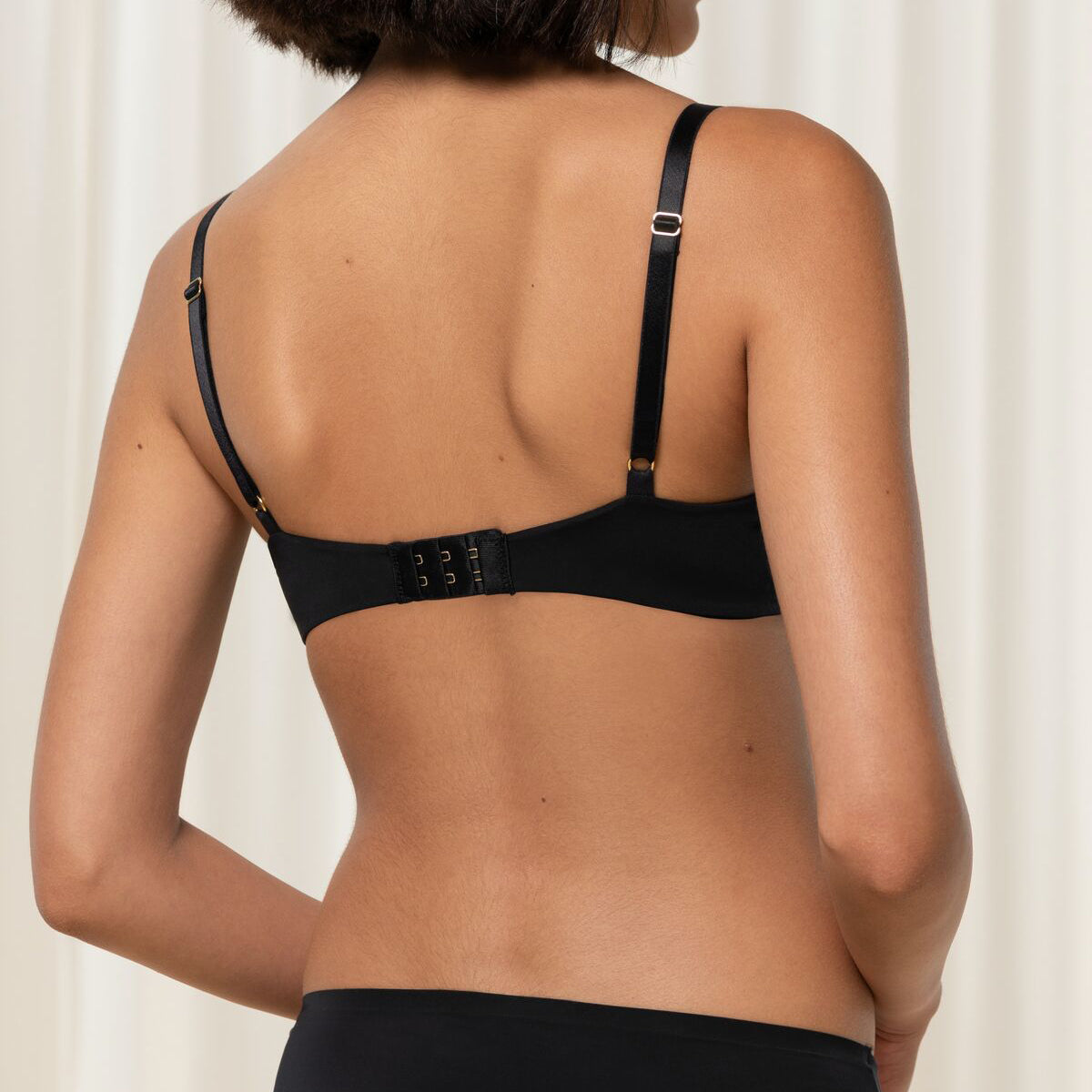 Triumph Body Make-Up Essentials WP - Black - 10190664-0004