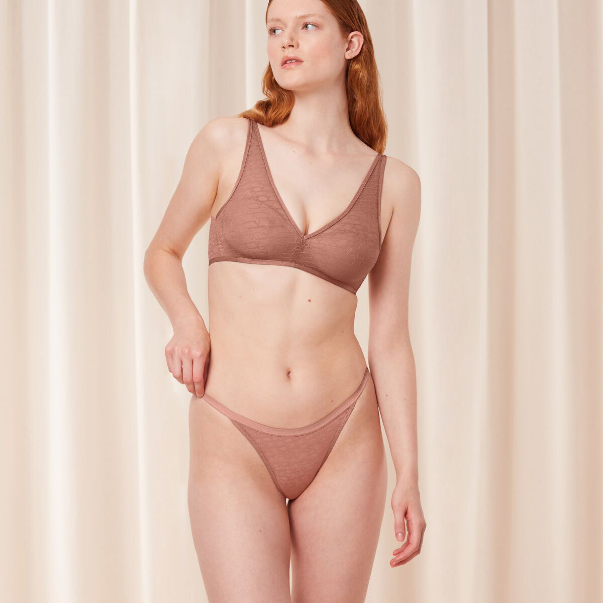 Triumph Signature Sheer - Toasted Almond - 10216494-6901