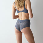 Triumph Body Make-Up Illusion Lace hipster trusse, blå - 10219748 - 7873 - Indigo Veil