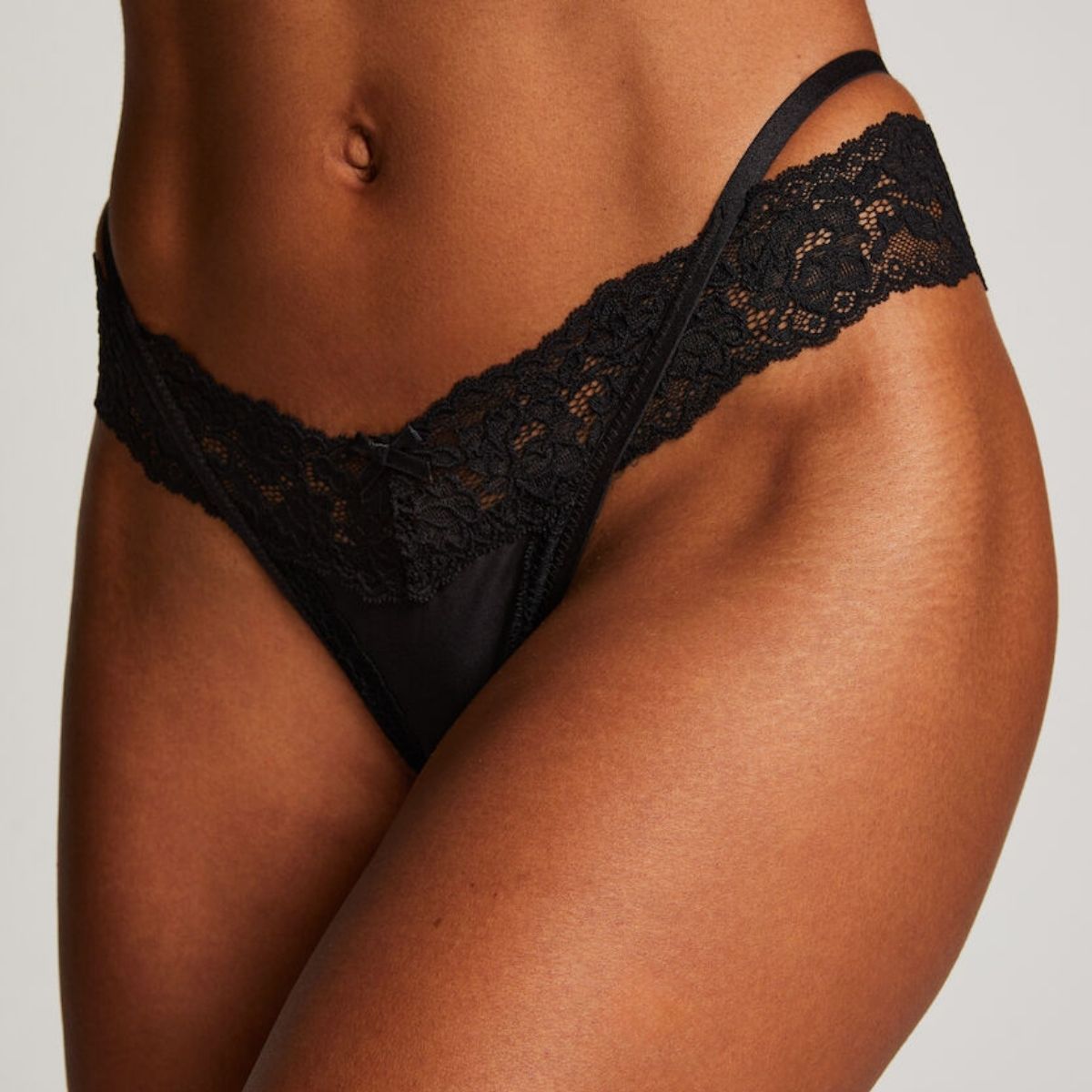 Hunkemöller Elliena g-streng, sort - 194040 - caviar - Caviar